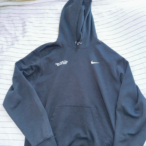 Nike Men's Black Hoodie Medium - Picture 2 of 6